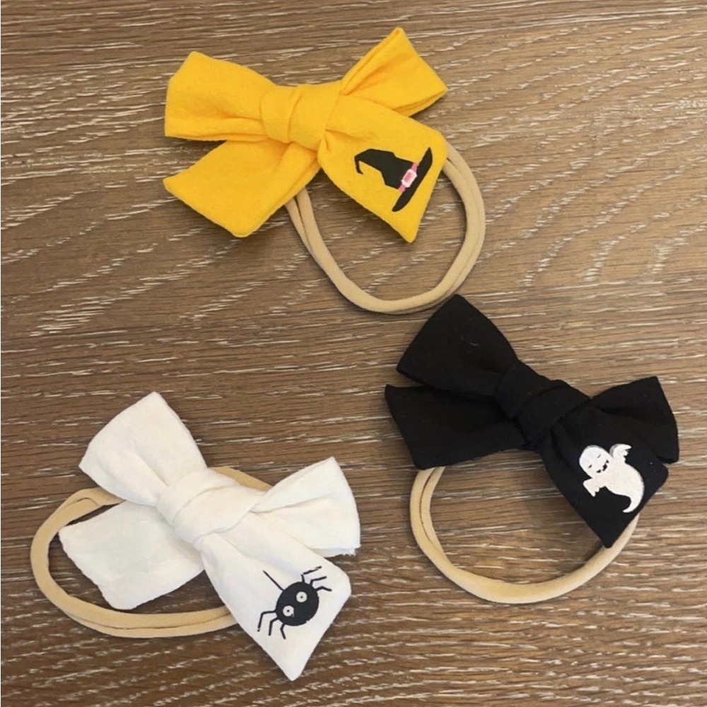 Nwot set of 3 Halloween Hair bows on headbands. Spider, witch hat, ghost